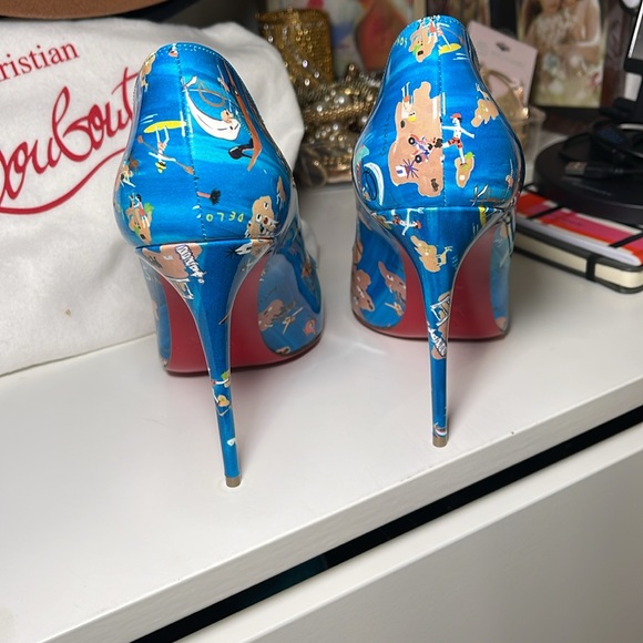 Christian Louboutin
Patent Leather Printed Pumps - Picture 4 of 6
